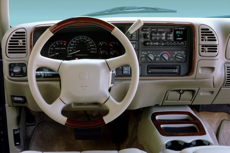  Cadillac Escalade 1999 года  (фото 11 из 40)